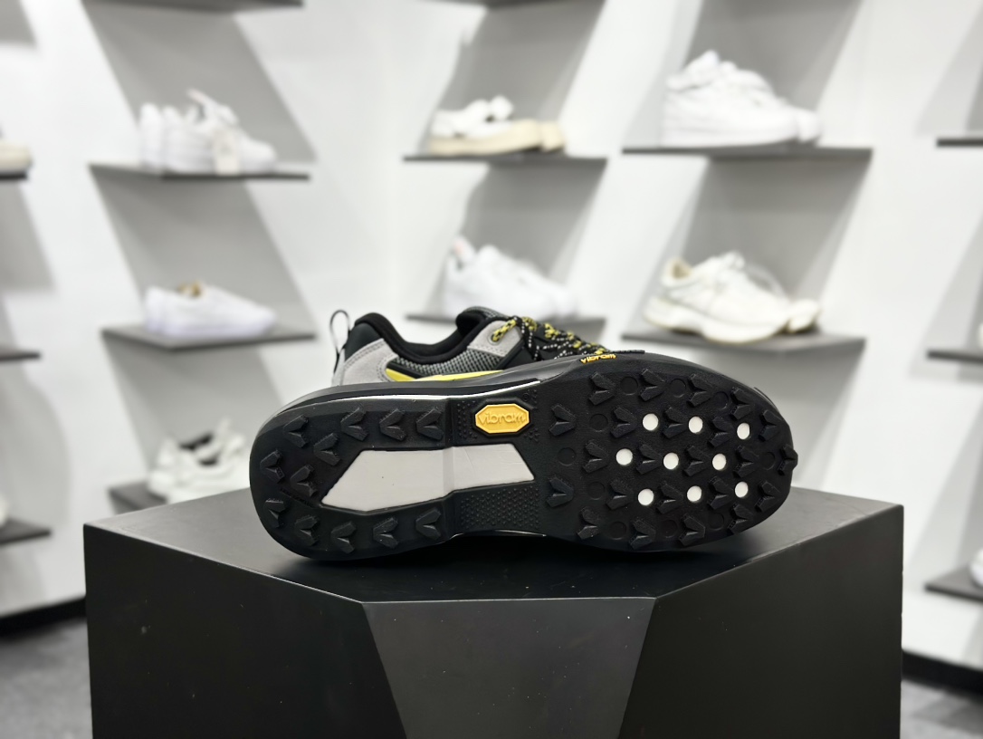 300 Sacai x NK Zegama Dome 联名鞋款 整双鞋 HQ8618-006