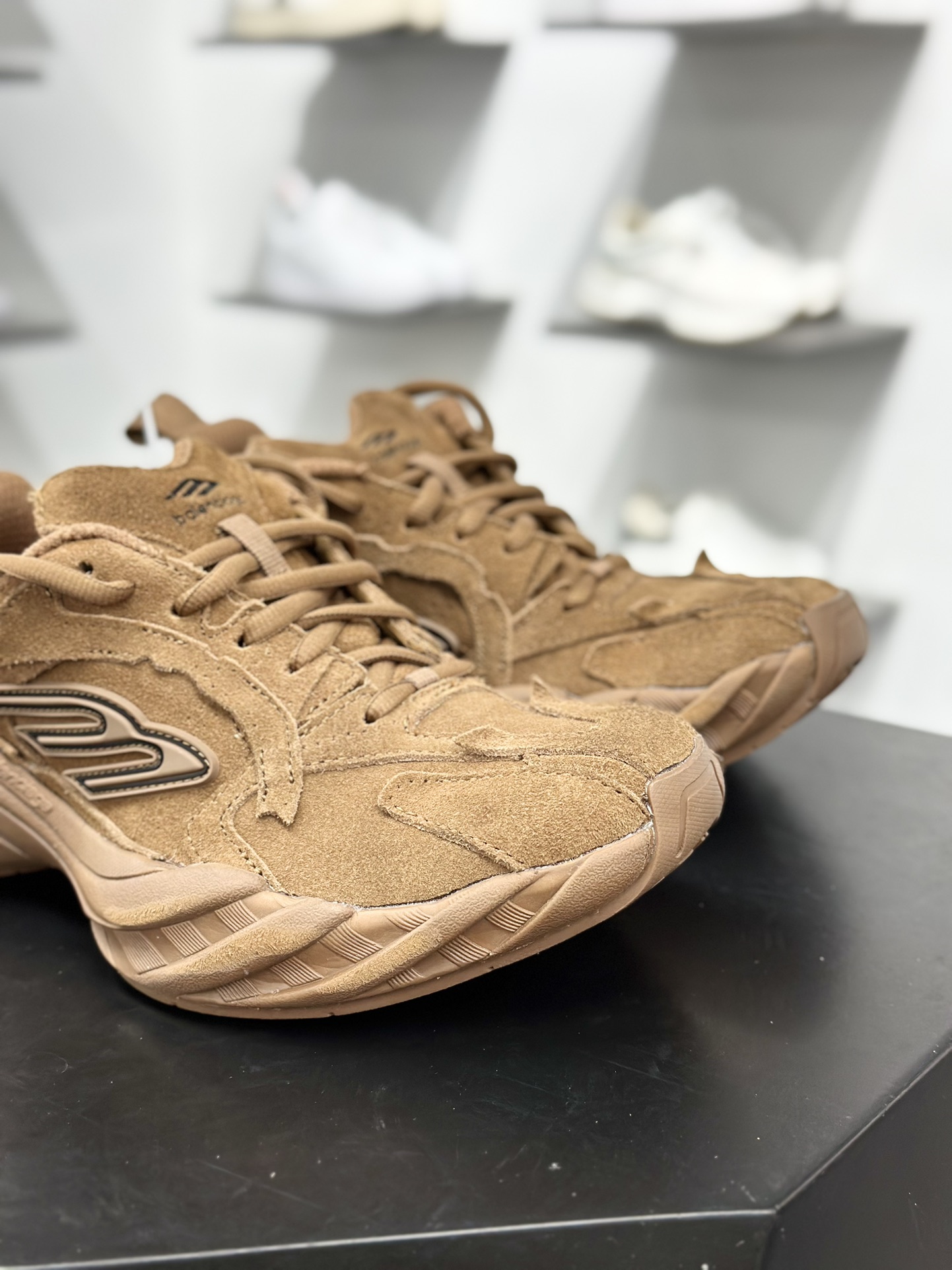 420 巴黎世家BALENCIAGA Monday Sneaker 星期一系列低帮复古阔型厚底运动鞋“翻毛土黄”825417 WMNSS 2200-Chinese UA Cheap High Quatity Brand Clothes Bags handbags Sneakers wholesale wholesaler seller from China Factory suppliers Fashion Clothing Shoes best Quality Beautiful Price 420 巴黎世家BALENCIAGA Monday Sneaker 星期一系列低帮复古阔型厚底运动鞋“翻毛土黄”825417 WMNSS 2200