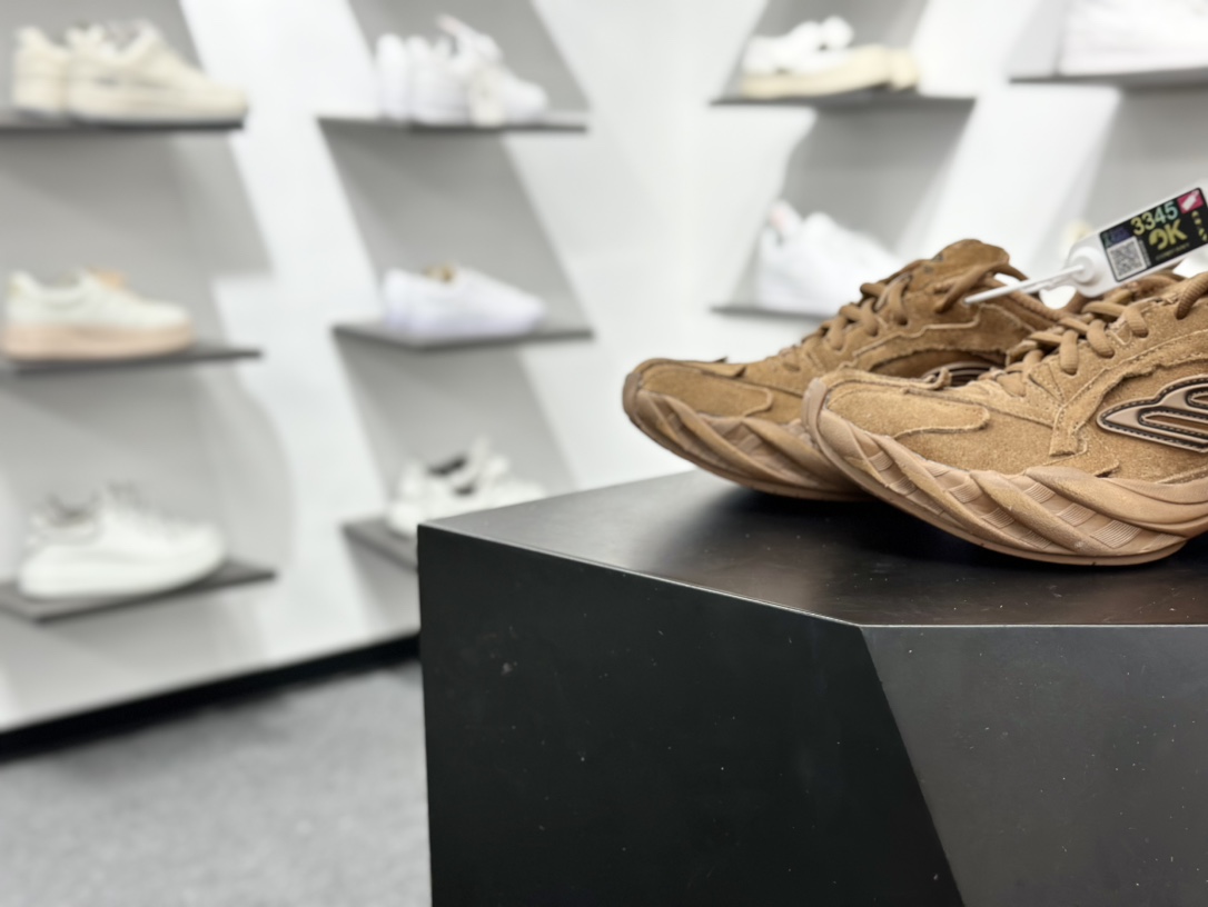 420 巴黎世家BALENCIAGA Monday Sneaker 星期一系列低帮复古阔型厚底运动鞋“翻毛土黄”825417 WMNSS 2200-Chinese UA Cheap High Quatity Brand Clothes Bags handbags Sneakers wholesale wholesaler seller from China Factory suppliers Fashion Clothing Shoes best Quality Beautiful Price 420 巴黎世家BALENCIAGA Monday Sneaker 星期一系列低帮复古阔型厚底运动鞋“翻毛土黄”825417 WMNSS 2200