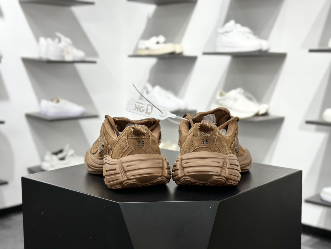 420 巴黎世家BALENCIAGA Monday Sneaker 星期一系列低帮复古阔型厚底运动鞋“翻毛土黄”825417 WMNSS 2200-Chinese UA Cheap High Quatity Brand Clothes Bags handbags Sneakers wholesale wholesaler seller from China Factory suppliers Fashion Clothing Shoes best Quality Beautiful Price 420 巴黎世家BALENCIAGA Monday Sneaker 星期一系列低帮复古阔型厚底运动鞋“翻毛土黄”825417 WMNSS 2200