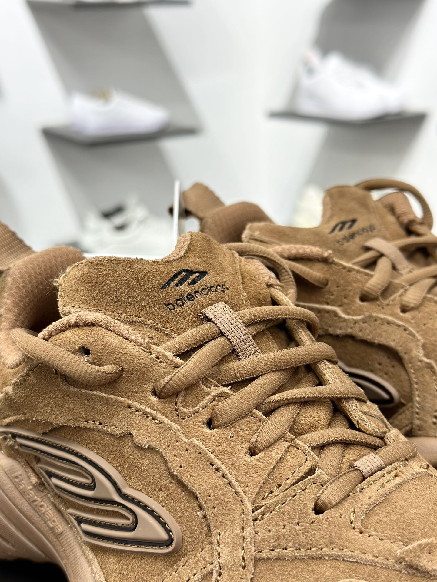 420 巴黎世家BALENCIAGA Monday Sneaker 星期一系列低帮复古阔型厚底运动鞋“翻毛土黄”825417 WMNSS 2200-Chinese UA Cheap High Quatity Brand Clothes Bags handbags Sneakers wholesale wholesaler seller from China Factory suppliers Fashion Clothing Shoes best Quality Beautiful Price 420 巴黎世家BALENCIAGA Monday Sneaker 星期一系列低帮复古阔型厚底运动鞋“翻毛土黄”825417 WMNSS 2200