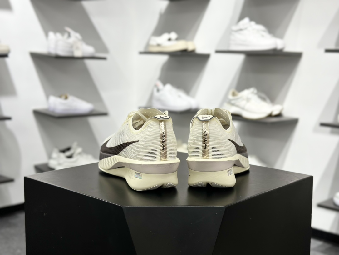 220 Nike ZoomX Vaporfly NEXT% 4耐克 轻量化 网面透气运动鞋 HV6107-100