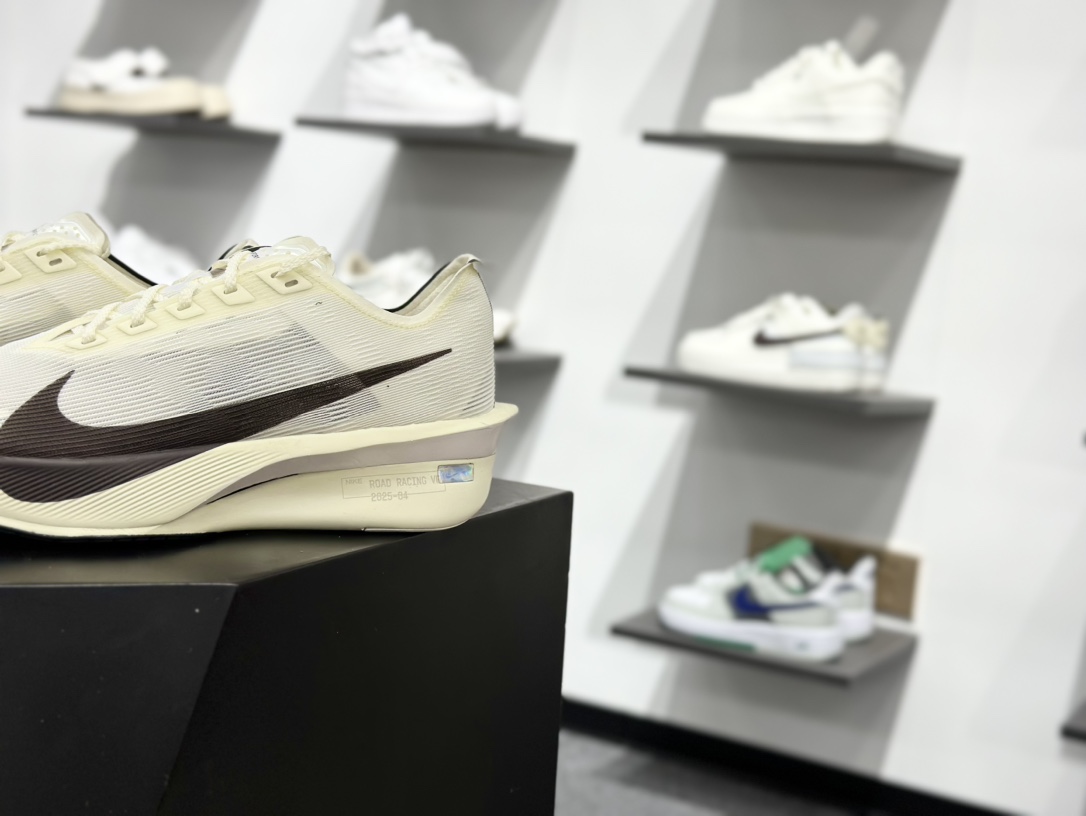 220 Nike ZoomX Vaporfly NEXT% 4耐克 轻量化 网面透气运动鞋 HV6107-100