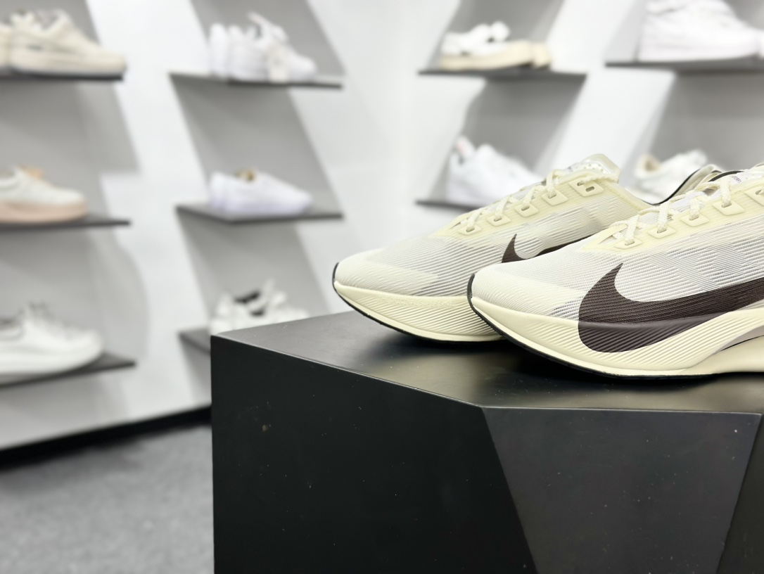 220 Nike ZoomX Vaporfly NEXT% 4耐克 轻量化 网面透气运动鞋 HV6107-100