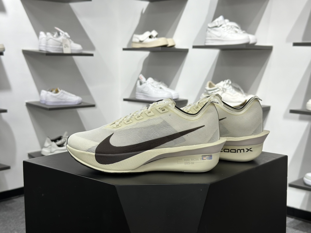 220 Nike ZoomX Vaporfly NEXT% 4耐克 轻量化 网面透气运动鞋 HV6107-100