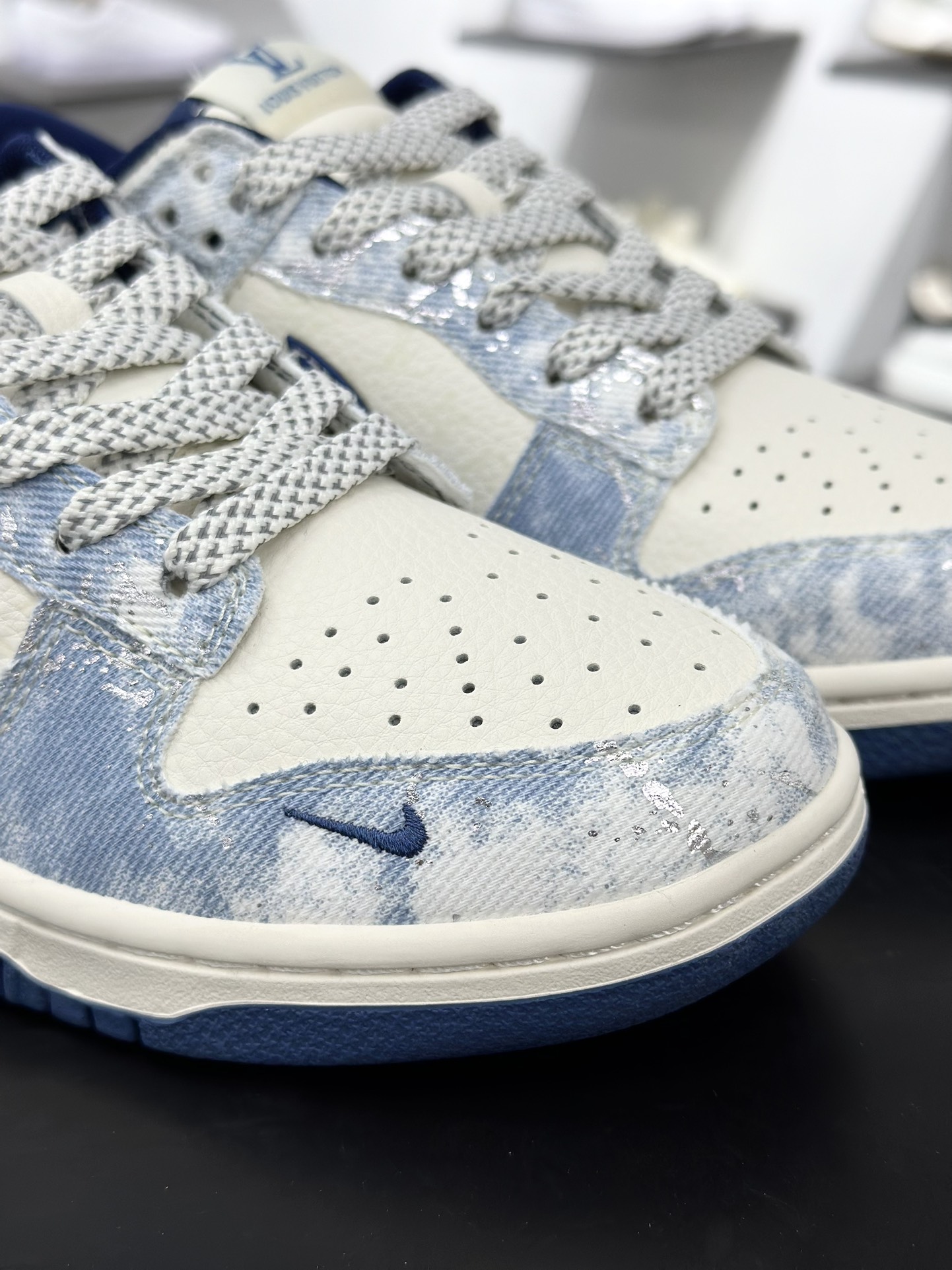 280 Nike Air Dunk LOW 1“LV联名——牛仔夜幕蓝 ” 经典牛仔蓝搭配 满天星鞋带 海外潮流爆款 JP1628-019-Chinese UA Cheap High Quatity Brand Clothes Bags handbags Sneakers wholesale wholesaler seller from China Factory suppliers Fashion Clothing Shoes best Quality Beautiful Price 280 Nike Air Dunk LOW 1“LV联名——牛仔夜幕蓝 ” 经典牛仔蓝搭配 满天星鞋带 海外潮流爆款 JP1628-019