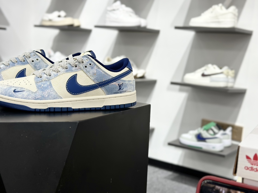280 Nike Air Dunk LOW 1“LV联名——牛仔夜幕蓝 ” 经典牛仔蓝搭配 满天星鞋带 海外潮流爆款 JP1628-019-Chinese UA Cheap High Quatity Brand Clothes Bags handbags Sneakers wholesale wholesaler seller from China Factory suppliers Fashion Clothing Shoes best Quality Beautiful Price 280 Nike Air Dunk LOW 1“LV联名——牛仔夜幕蓝 ” 经典牛仔蓝搭配 满天星鞋带 海外潮流爆款 JP1628-019