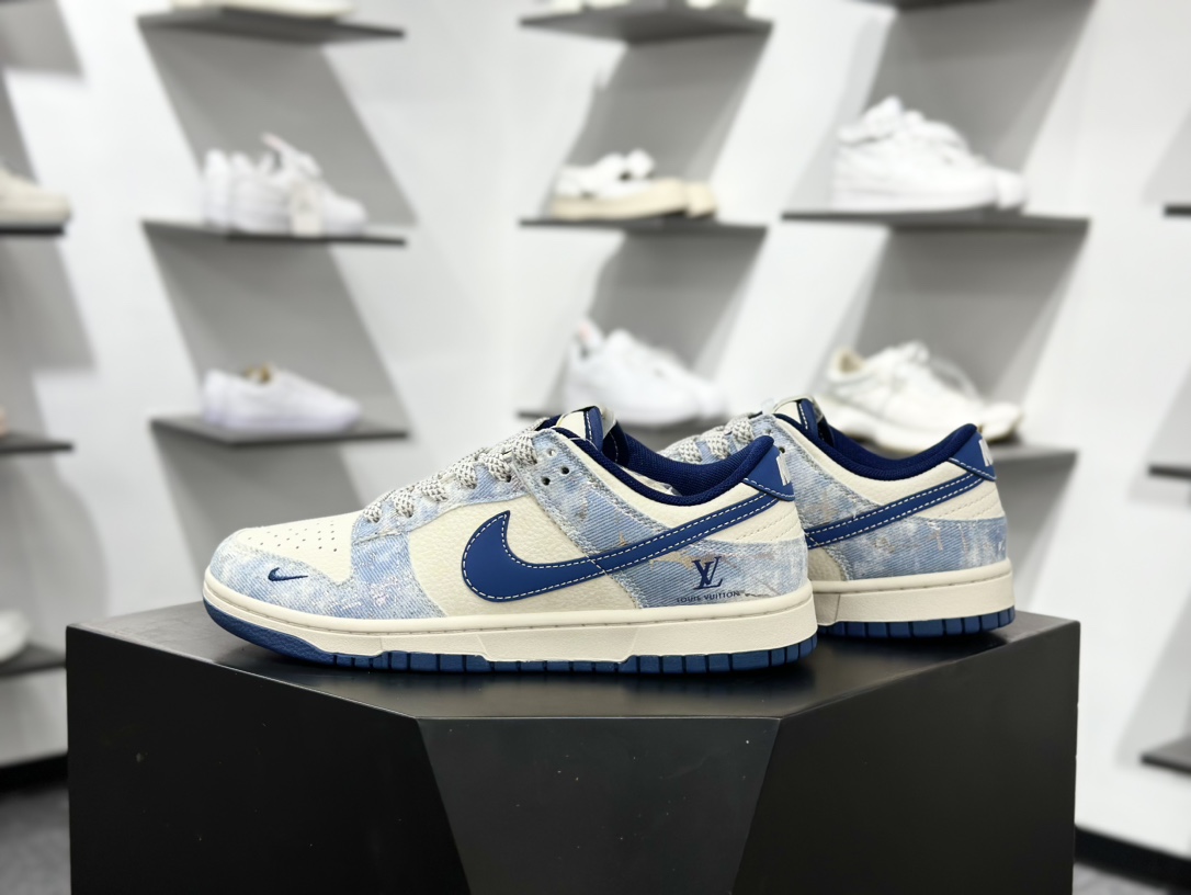 280 Nike Air Dunk LOW 1“LV联名——牛仔夜幕蓝 ” 经典牛仔蓝搭配 满天星鞋带 海外潮流爆款 JP1628-019-Chinese UA Cheap High Quatity Brand Clothes Bags handbags Sneakers wholesale wholesaler seller from China Factory suppliers Fashion Clothing Shoes best Quality Beautiful Price 280 Nike Air Dunk LOW 1“LV联名——牛仔夜幕蓝 ” 经典牛仔蓝搭配 满天星鞋带 海外潮流爆款 JP1628-019