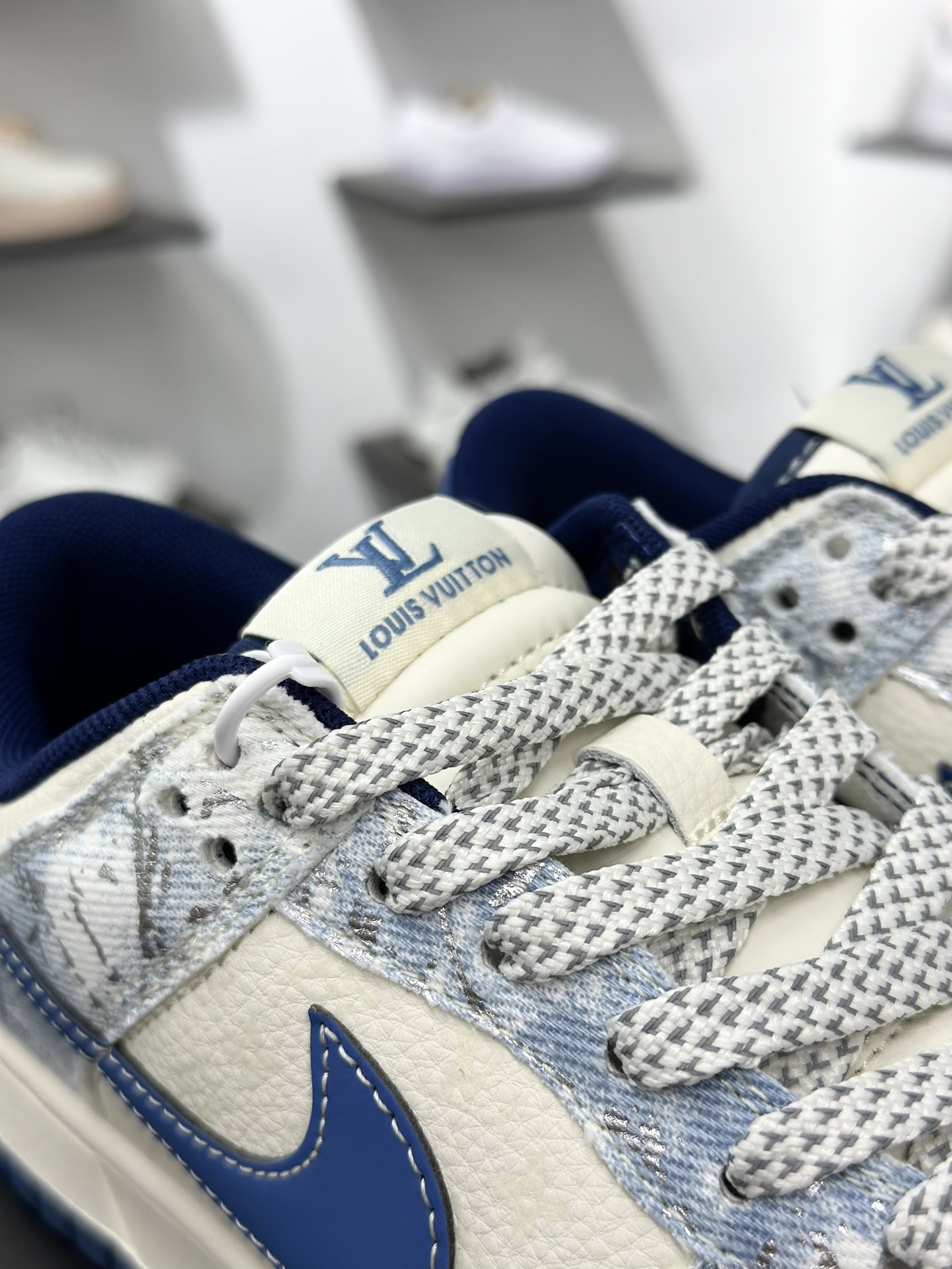 280 Nike Air Dunk LOW 1“LV联名——牛仔夜幕蓝 ” 经典牛仔蓝搭配 满天星鞋带 海外潮流爆款 JP1628-019-Chinese UA Cheap High Quatity Brand Clothes Bags handbags Sneakers wholesale wholesaler seller from China Factory suppliers Fashion Clothing Shoes best Quality Beautiful Price 280 Nike Air Dunk LOW 1“LV联名——牛仔夜幕蓝 ” 经典牛仔蓝搭配 满天星鞋带 海外潮流爆款 JP1628-019