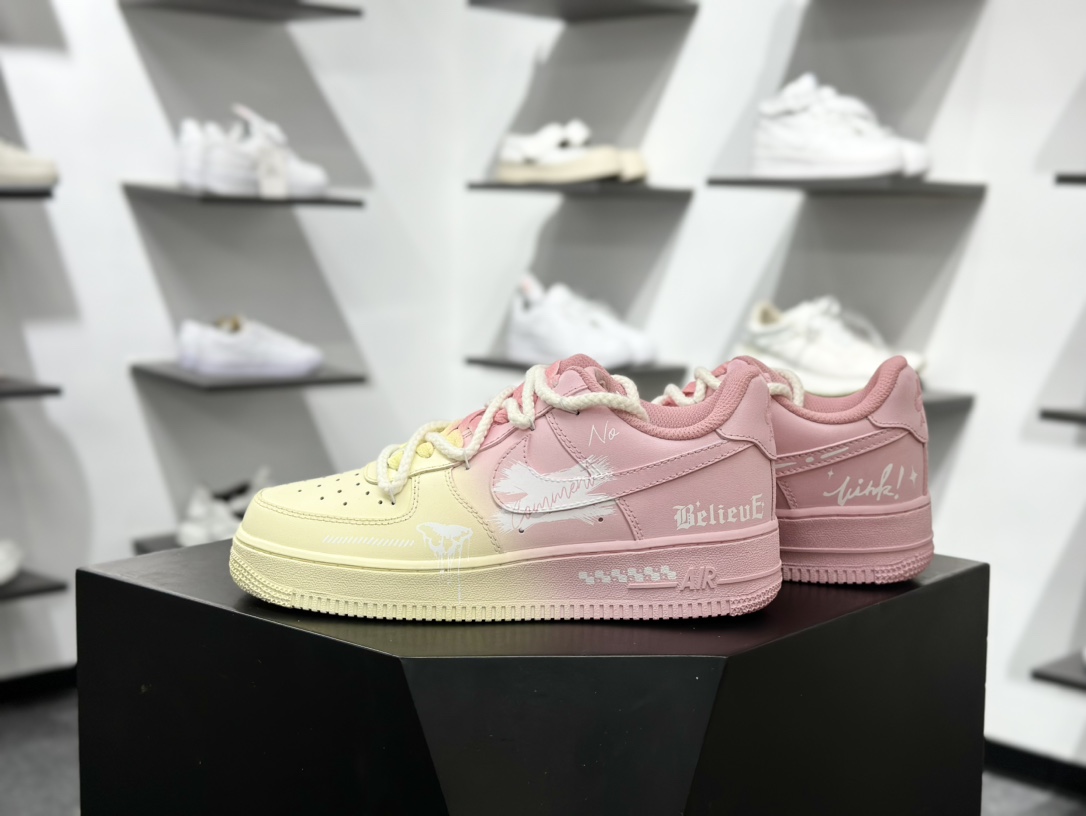 260 Nike Air Force 1 Low 粉黄涂鸦 QR2032-520