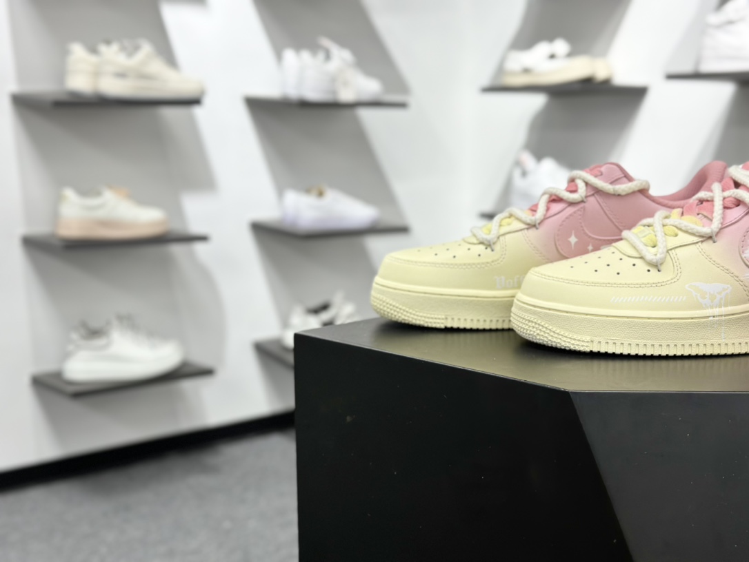 260 Nike Air Force 1 Low 粉黄涂鸦 QR2032-520