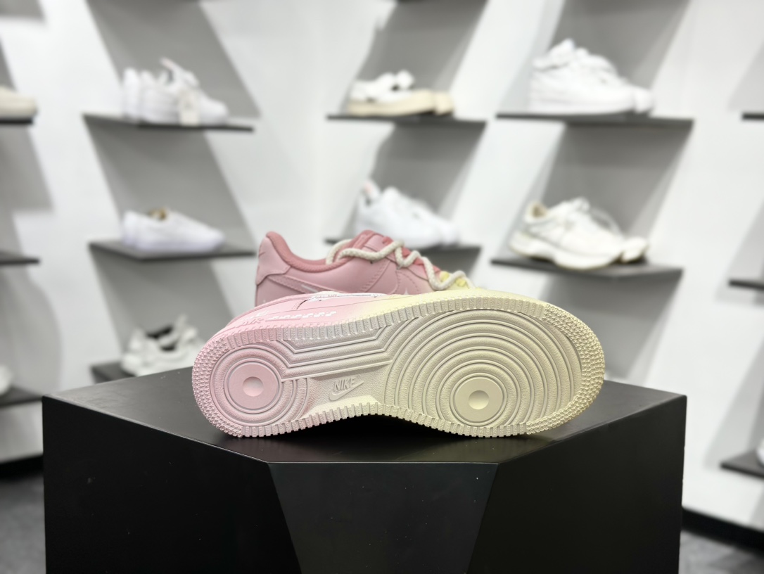 260 Nike Air Force 1 Low 粉黄涂鸦 QR2032-520