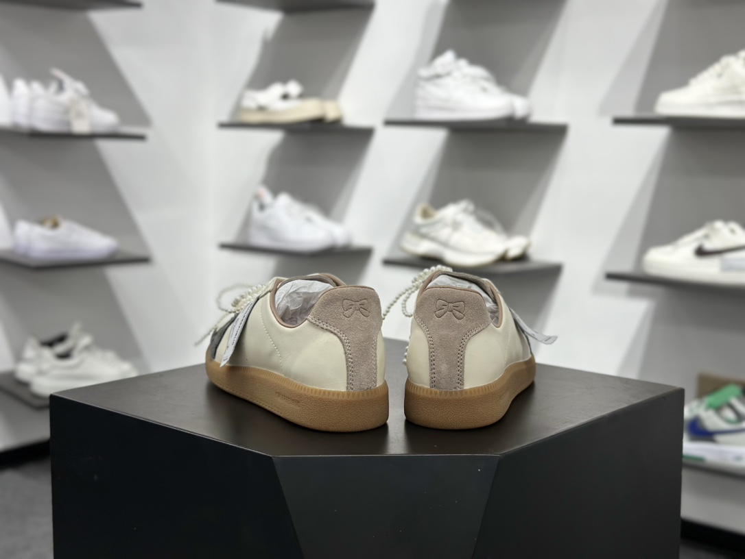 300 新款德训鞋 这次居然还有自带珍珠蝴蝶结鞋花