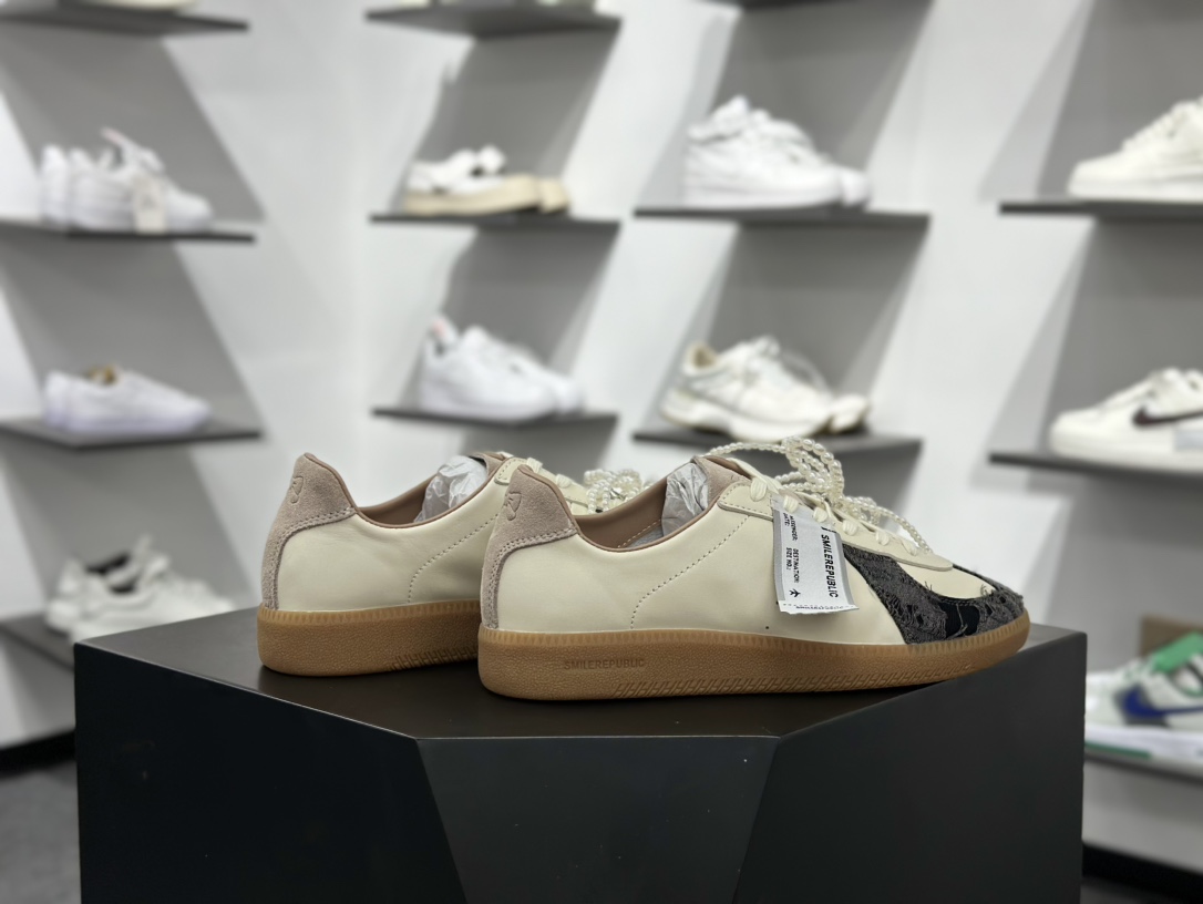 300 新款德训鞋 这次居然还有自带珍珠蝴蝶结鞋花