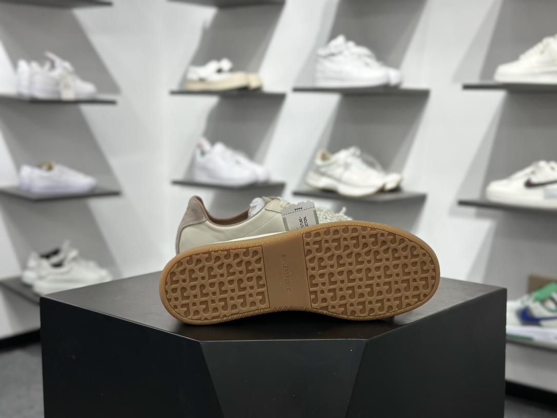 300 新款德训鞋 这次居然还有自带珍珠蝴蝶结鞋花