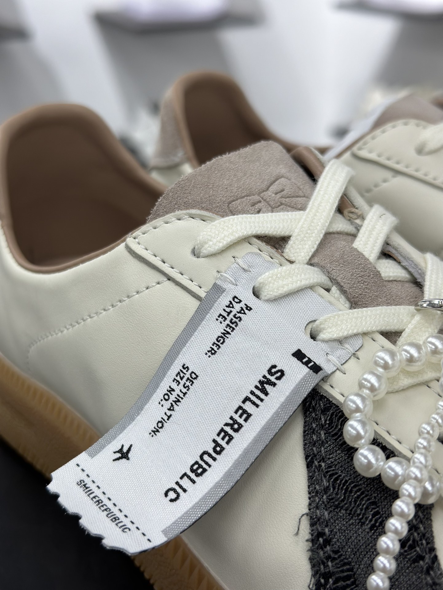 300 新款德训鞋 这次居然还有自带珍珠蝴蝶结鞋花