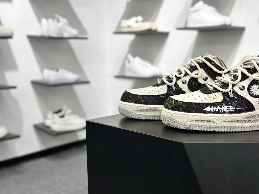 260 手绘涂鸦“蓝调雏菊”“Blue Daisy”空军一号定制板鞋 蓝调雏菊 BD7007-333-Chinese UA Cheap High Quatity Brand Clothes Bags handbags Sneakers wholesale wholesaler seller from China Factory suppliers Fashion Clothing Shoes best Quality Beautiful Price 260 手绘涂鸦“蓝调雏菊”“Blue Daisy”空军一号定制板鞋 蓝调雏菊 BD7007-333