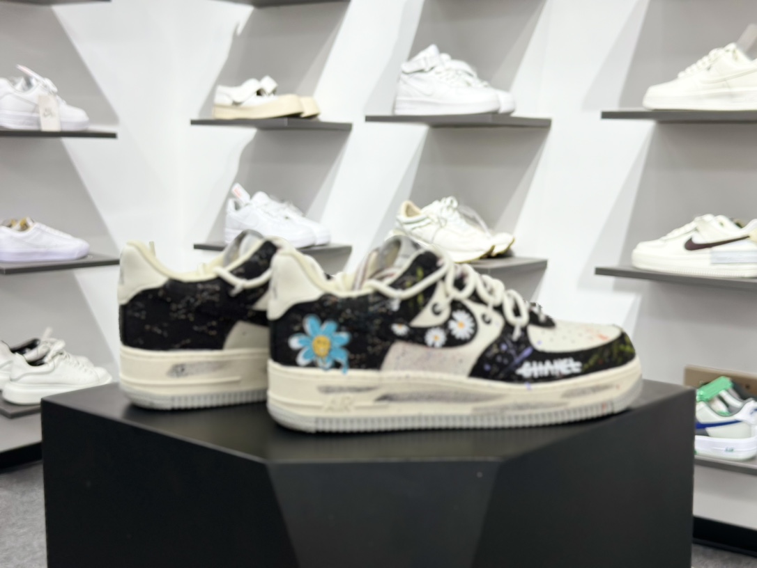 260 手绘涂鸦“蓝调雏菊”“Blue Daisy”空军一号定制板鞋 蓝调雏菊 BD7007-333-Chinese UA Cheap High Quatity Brand Clothes Bags handbags Sneakers wholesale wholesaler seller from China Factory suppliers Fashion Clothing Shoes best Quality Beautiful Price 260 手绘涂鸦“蓝调雏菊”“Blue Daisy”空军一号定制板鞋 蓝调雏菊 BD7007-333