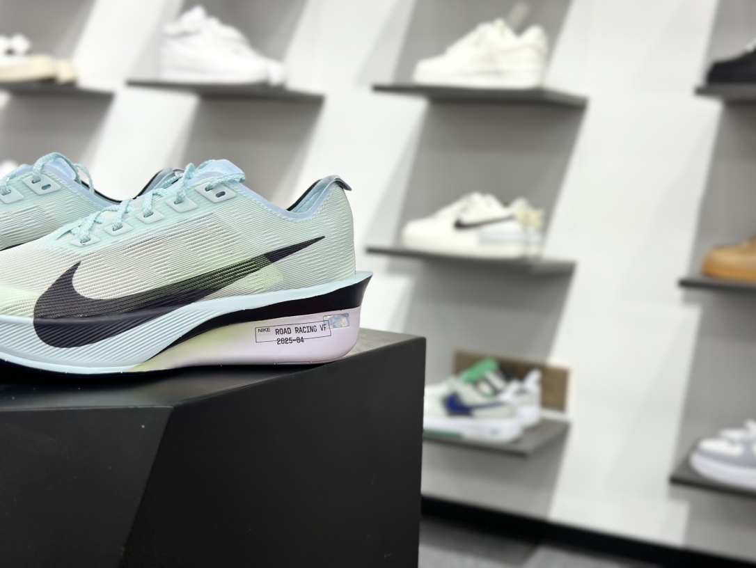 220 Nike ZoomX Vaporfly NEXT% 4 马拉松系列公路竞速超轻缓震跑步鞋 HF6412-400