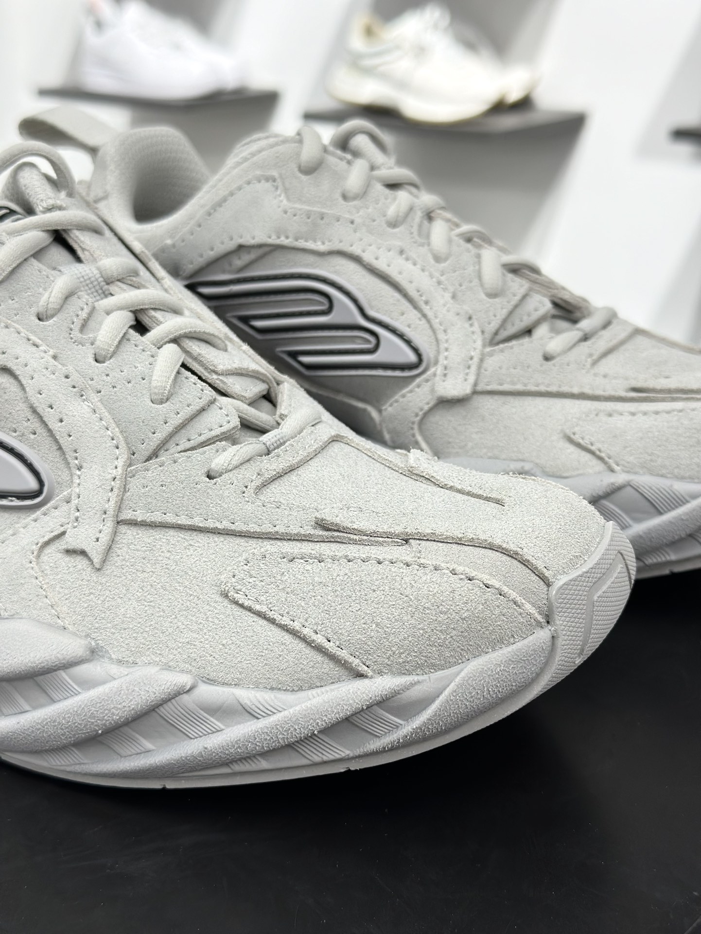 420 巴黎世家BALENCIAGA Monday Sneaker 星期一系列低帮百搭休闲运动鞋“翻毛灰色”825418 WMNSS 1011