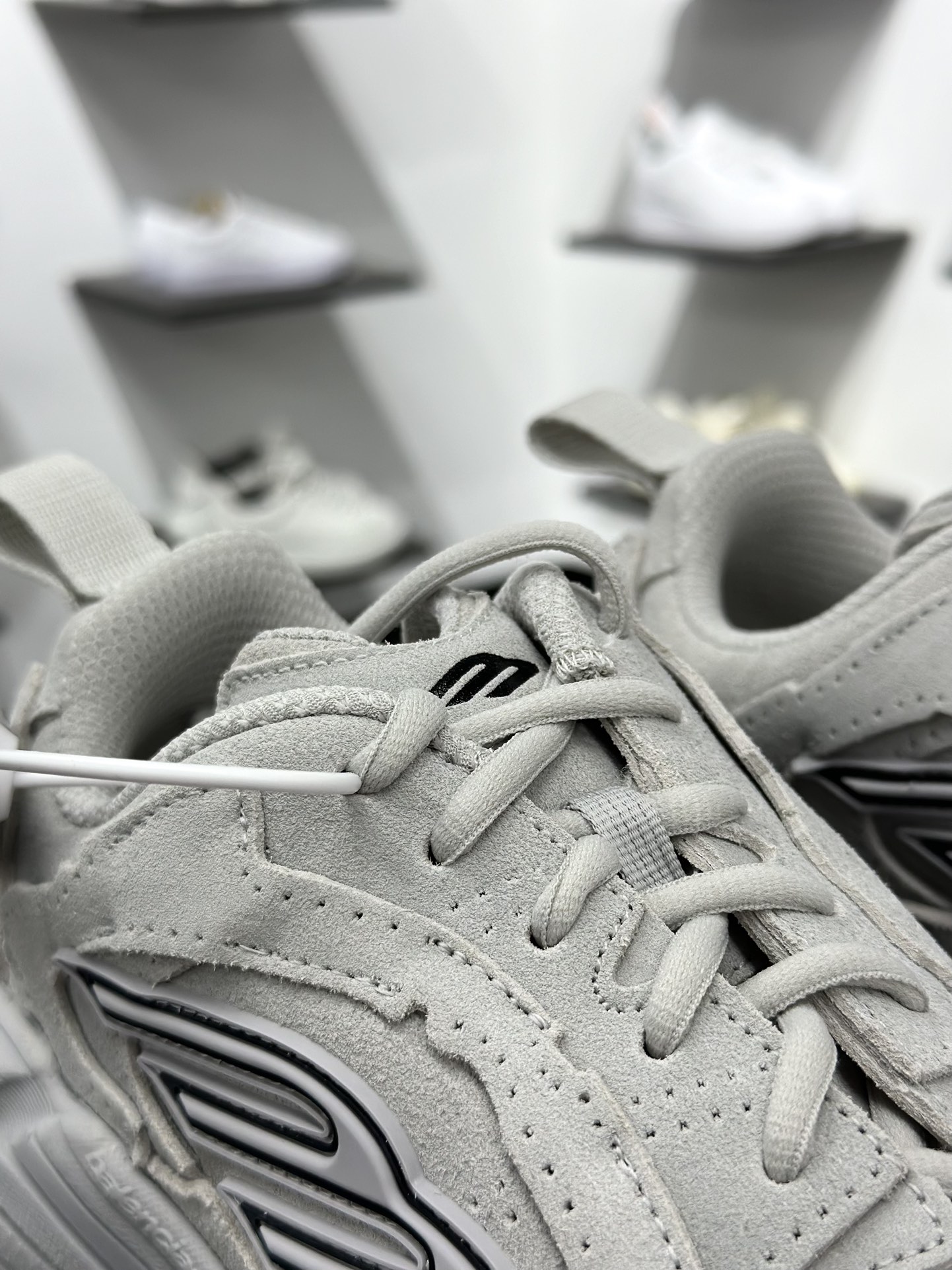 420 巴黎世家BALENCIAGA Monday Sneaker 星期一系列低帮百搭休闲运动鞋“翻毛灰色”825418 WMNSS 1011