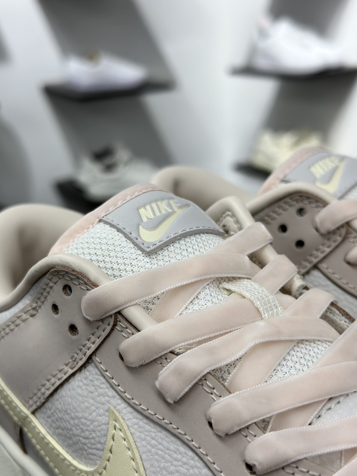 200 NIKE SB Dunk Low FB7910-601