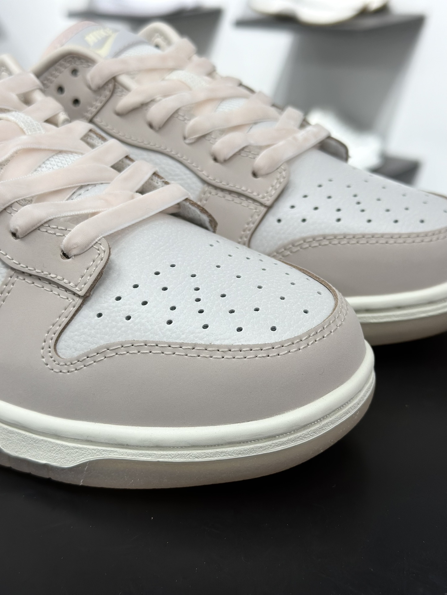 200 NIKE SB Dunk Low FB7910-601