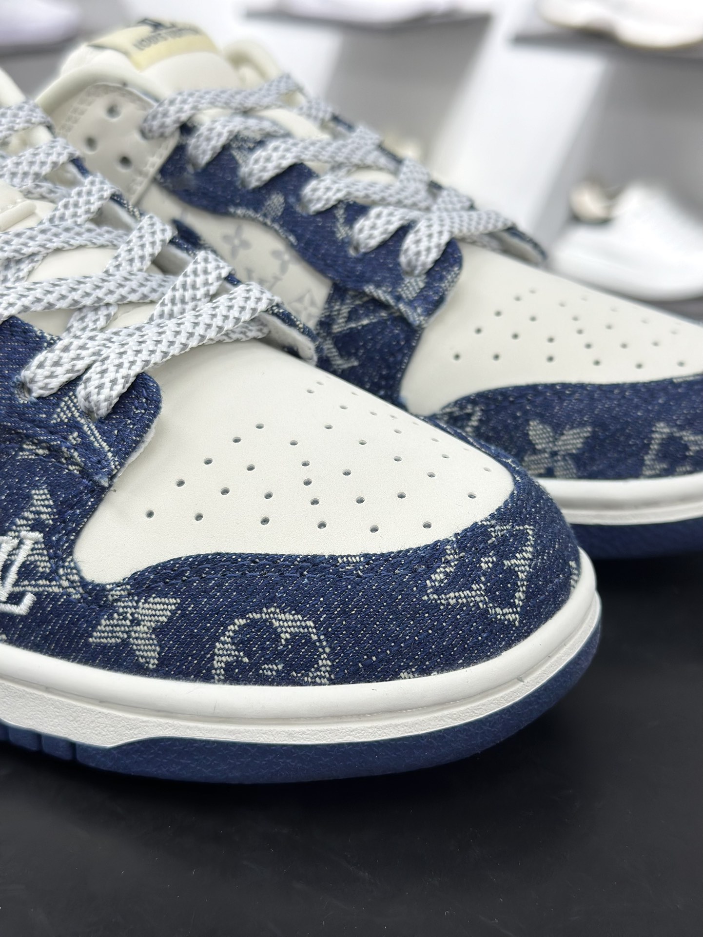 200 NIKE SB Dunk Low x Louis Vuitton 蓝白满天星 XP3802-335
