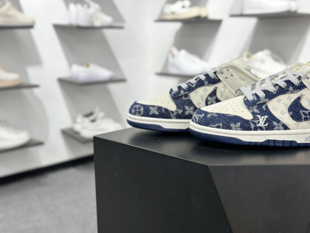 200 NIKE SB Dunk Low x Louis Vuitton 蓝白满天星 XP3802-335