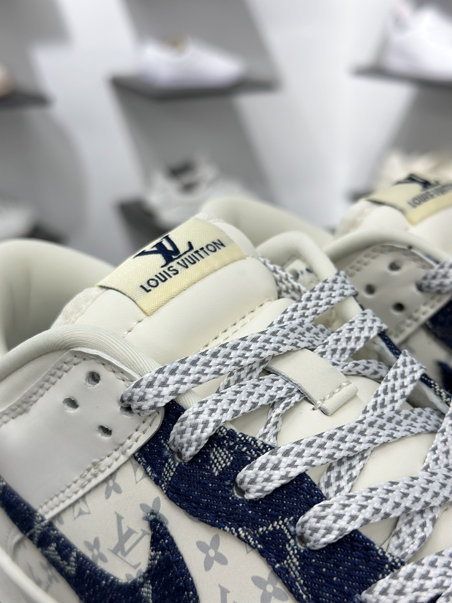 200 NIKE SB Dunk Low x Louis Vuitton 蓝白满天星 XP3802-335