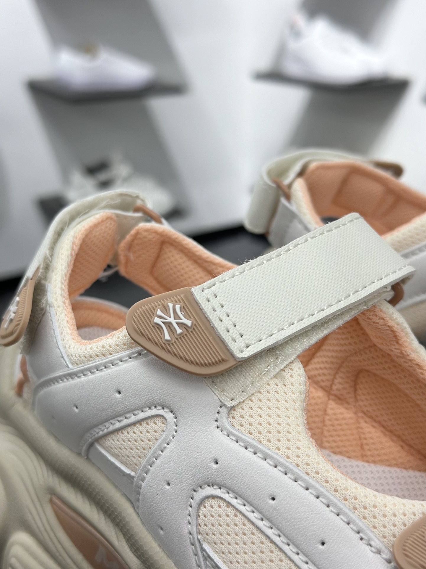 180 New York Yankees x MLB Winner Chunky Mask优胜者系列慢凉鞋“樱花粉白NY” 3ASDW0153-50WHS