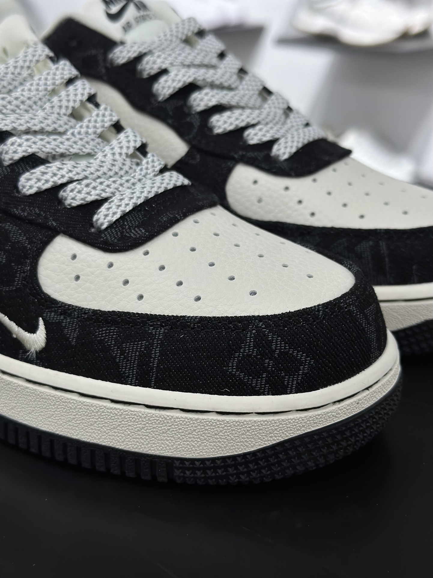 260 Nike Air Force 1‘07 Low LV联名 白红黑牛仔 空军一号低帮休闲板鞋 ZD1988-002