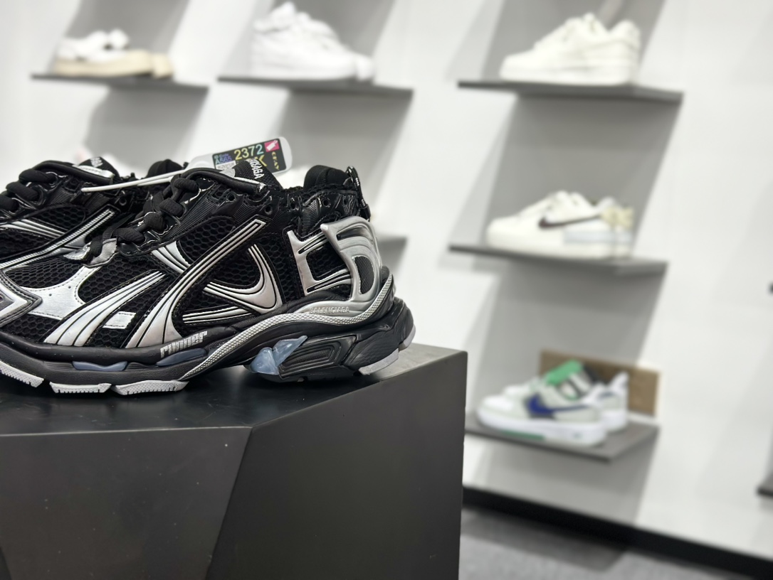 480 巴黎世家BALENCIAGA Runner Sneaker”Dark Grey/Black/Silver”2.0慢跑系列低帮慢跑鞋 772767 W3RNY 0322