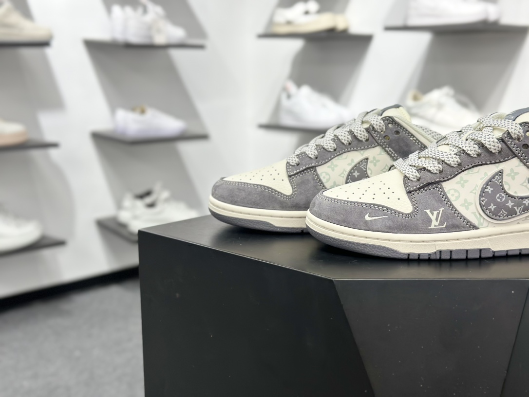 280 Nike SB Dunk Low LV联名 三勾夜光灰底满天星 周年高端定制 低帮休闲板鞋 YX5066-361-Chinese UA Cheap High Quatity Brand Clothes Bags handbags Sneakers wholesale wholesaler seller from China Factory suppliers Fashion Clothing Shoes best Quality Beautiful Price 280 Nike SB Dunk Low LV联名 三勾夜光灰底满天星 周年高端定制 低帮休闲板鞋 YX5066-361