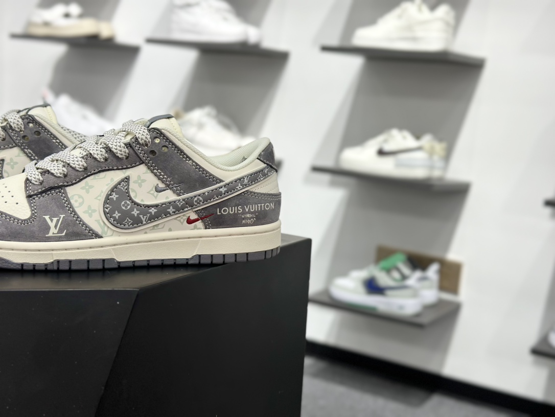 280 Nike SB Dunk Low LV联名 三勾夜光灰底满天星 周年高端定制 低帮休闲板鞋 YX5066-361-Chinese UA Cheap High Quatity Brand Clothes Bags handbags Sneakers wholesale wholesaler seller from China Factory suppliers Fashion Clothing Shoes best Quality Beautiful Price 280 Nike SB Dunk Low LV联名 三勾夜光灰底满天星 周年高端定制 低帮休闲板鞋 YX5066-361