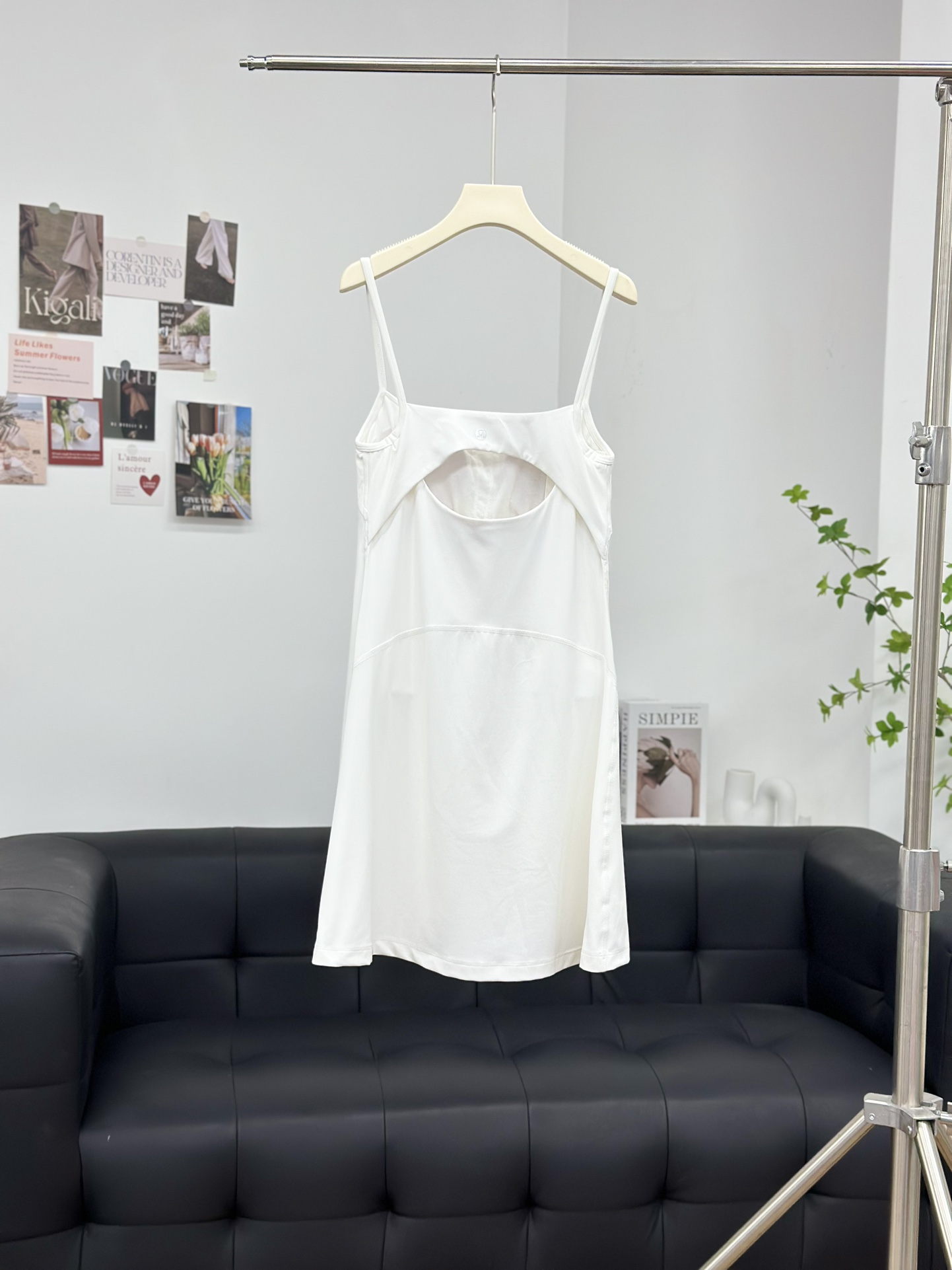 纯色休闲后背镂空设计吊带连衣裙lululemon Alignm 系列的柔滑感受