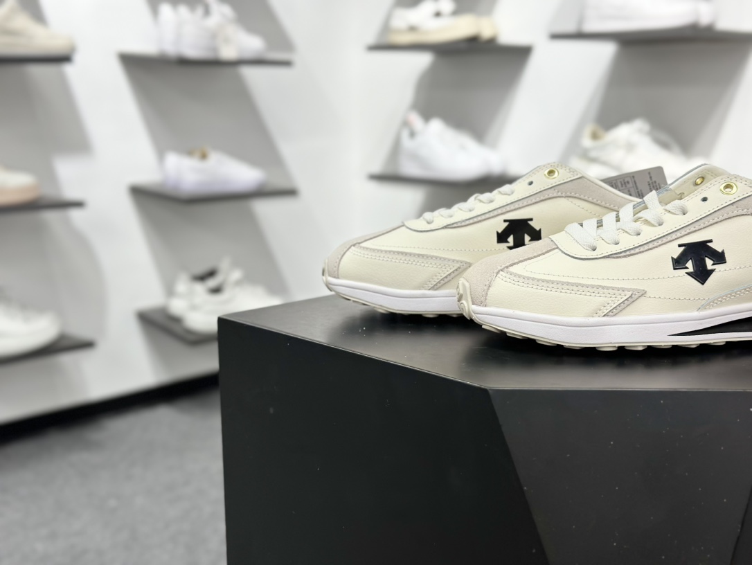 200 迪桑特/Descente Sport Style Chron Racer 时间节奏赛车系列复古经典百搭休闲运动慢跑鞋