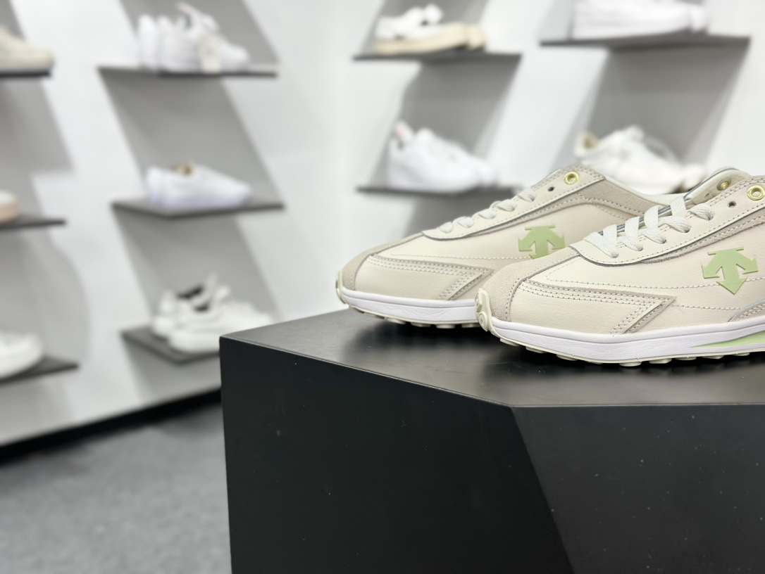 200 迪桑特/Descente Sport Style Chron Racer 时间节奏赛车系列复古经典百搭休闲运动慢跑鞋
