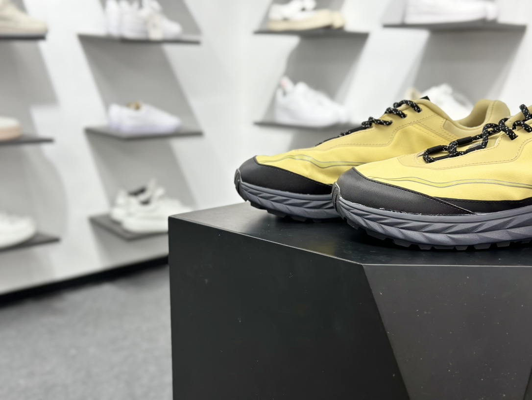 200 迪桑特DESCENTE迪桑特 BOA DUALIS 时尚休闲运动覆盖防水男子越野跑鞋 SQ323LCR92-YEL0