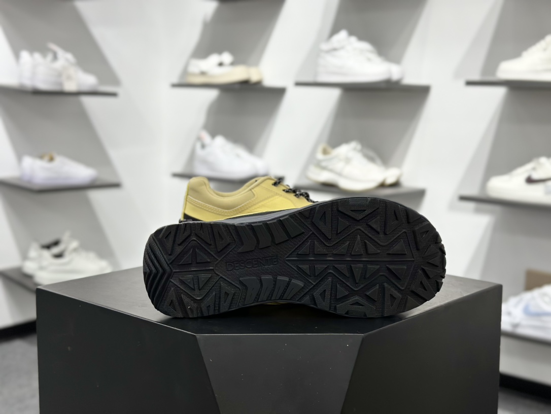 200 迪桑特DESCENTE迪桑特 BOA DUALIS 时尚休闲运动覆盖防水男子越野跑鞋 SQ323LCR92-YEL0