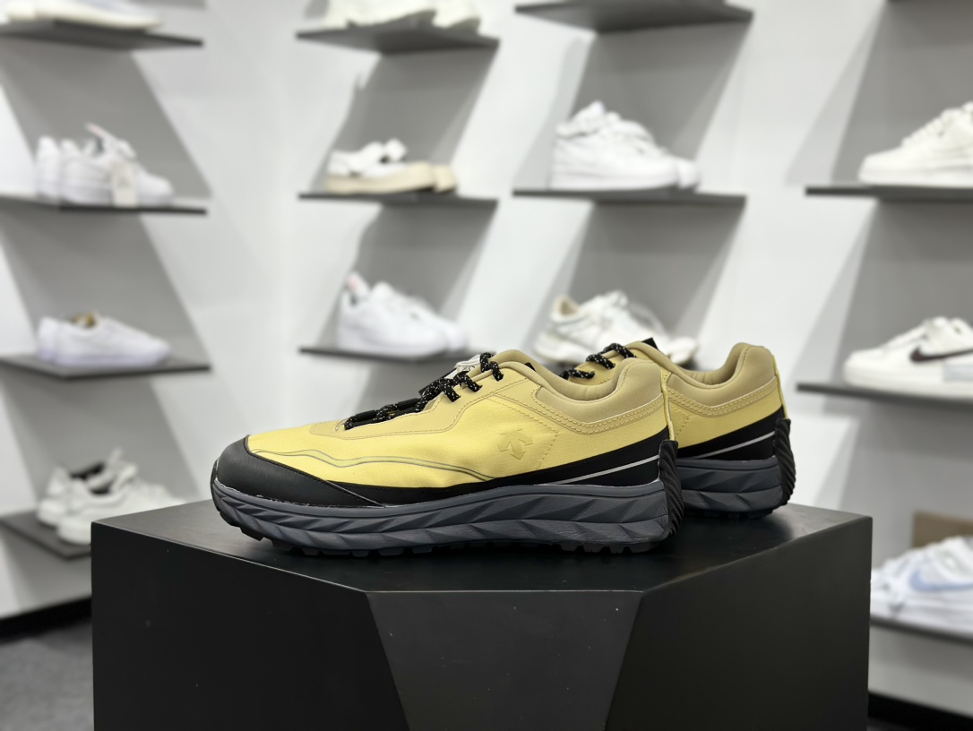 200 迪桑特DESCENTE迪桑特 BOA DUALIS 时尚休闲运动覆盖防水男子越野跑鞋 SQ323LCR92-YEL0