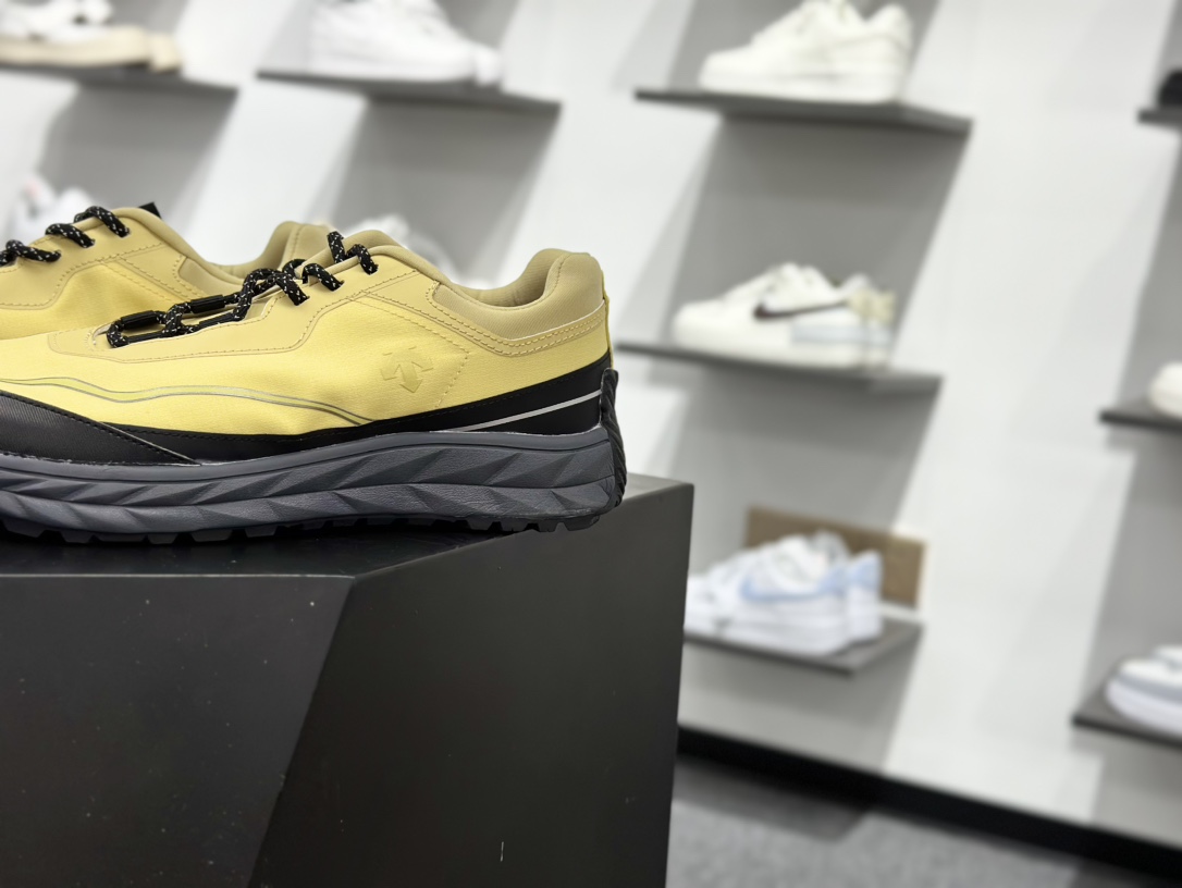 200 迪桑特DESCENTE迪桑特 BOA DUALIS 时尚休闲运动覆盖防水男子越野跑鞋 SQ323LCR92-YEL0