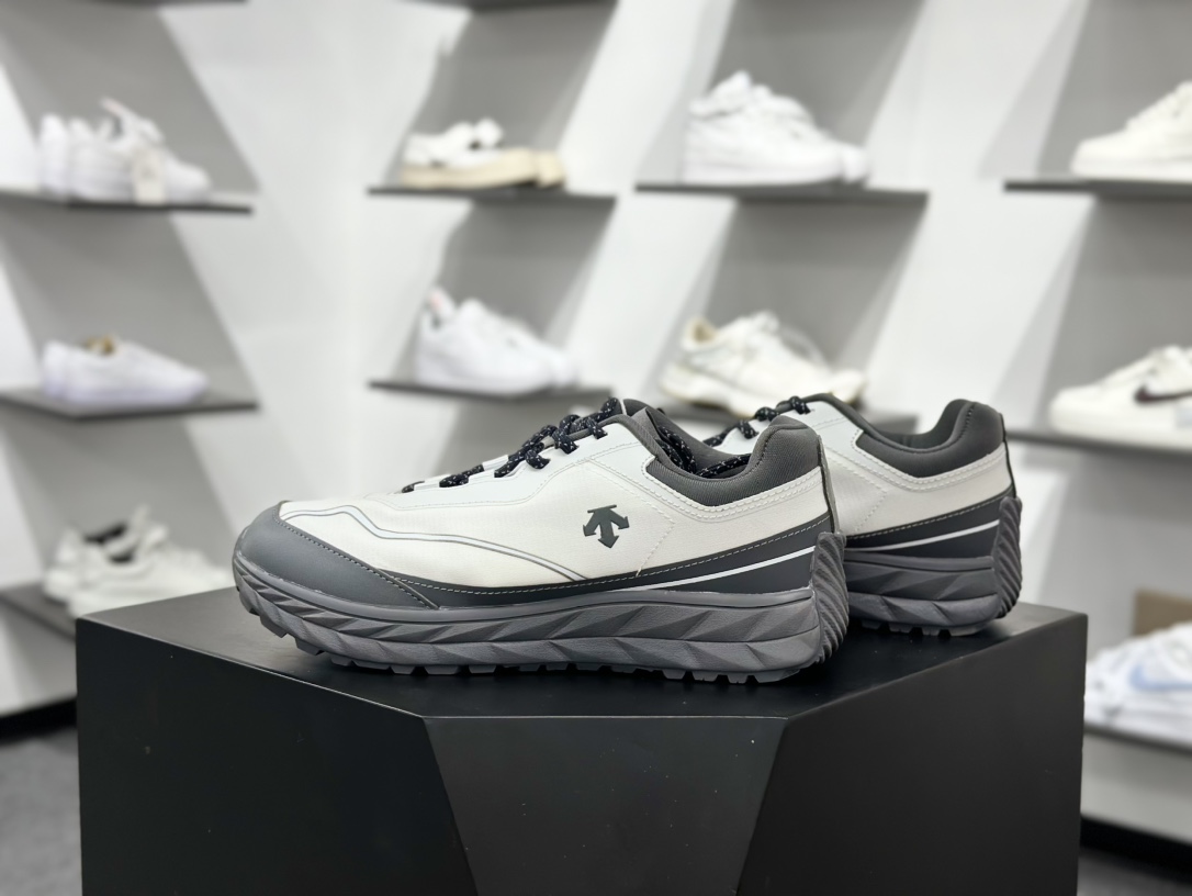 200 迪桑特DESCENTE迪桑特 BOA DUALIS 时尚休闲运动覆盖防水男子越野跑鞋 SQ323LCR92-GRWH