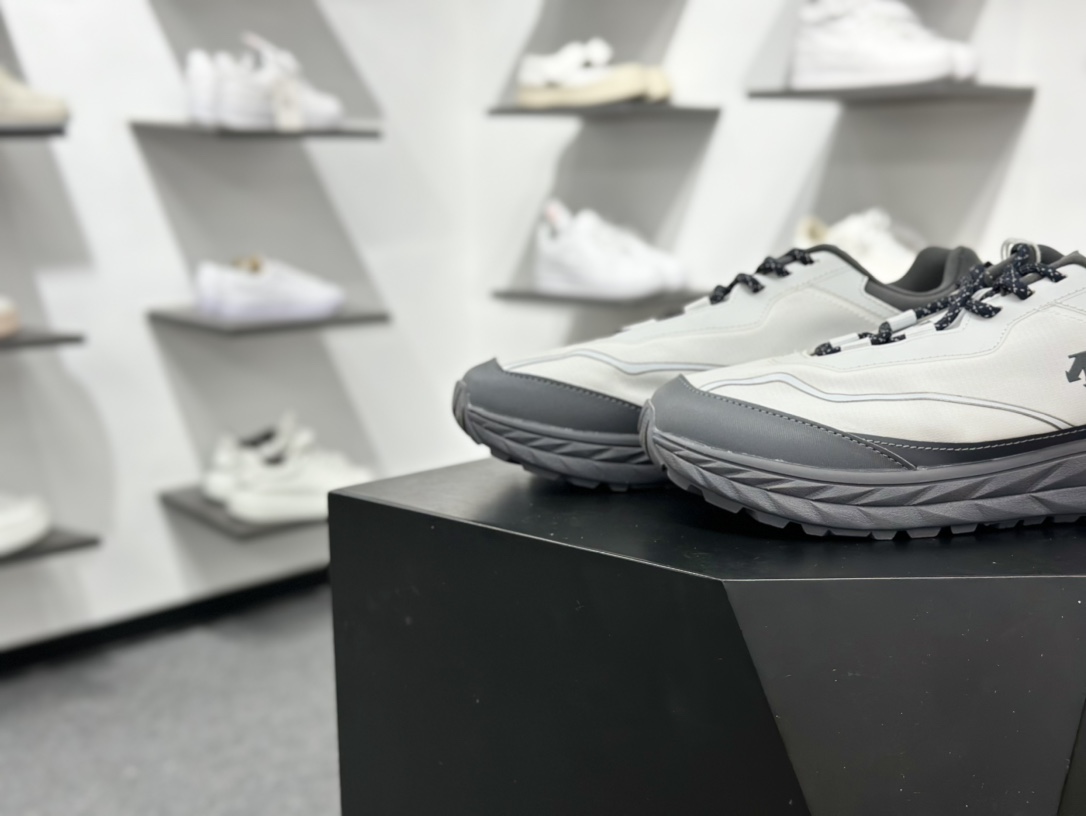 200 迪桑特DESCENTE迪桑特 BOA DUALIS 时尚休闲运动覆盖防水男子越野跑鞋 SQ323LCR92-GRWH