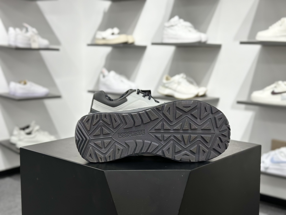 200 迪桑特DESCENTE迪桑特 BOA DUALIS 时尚休闲运动覆盖防水男子越野跑鞋 SQ323LCR92-GRWH