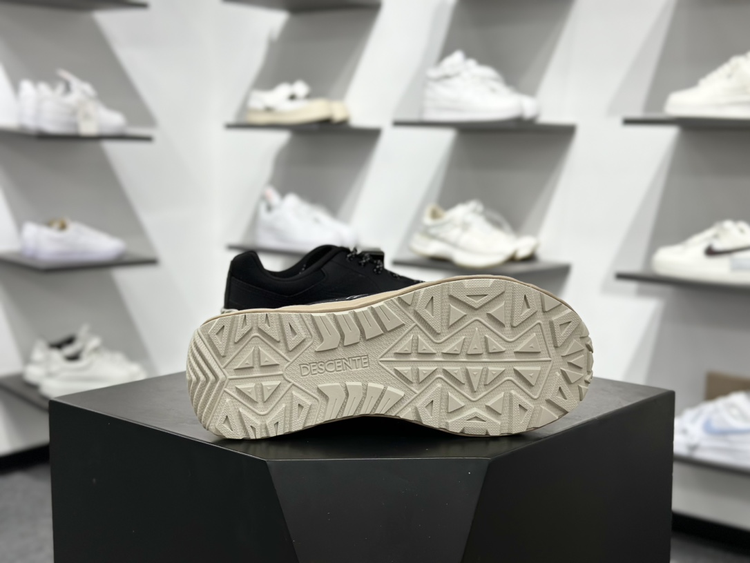 200 迪桑特DESCENTE迪桑特 BOA DUALIS 时尚休闲运动覆盖防水男子越野跑鞋 SQ123LCR34-BLK0