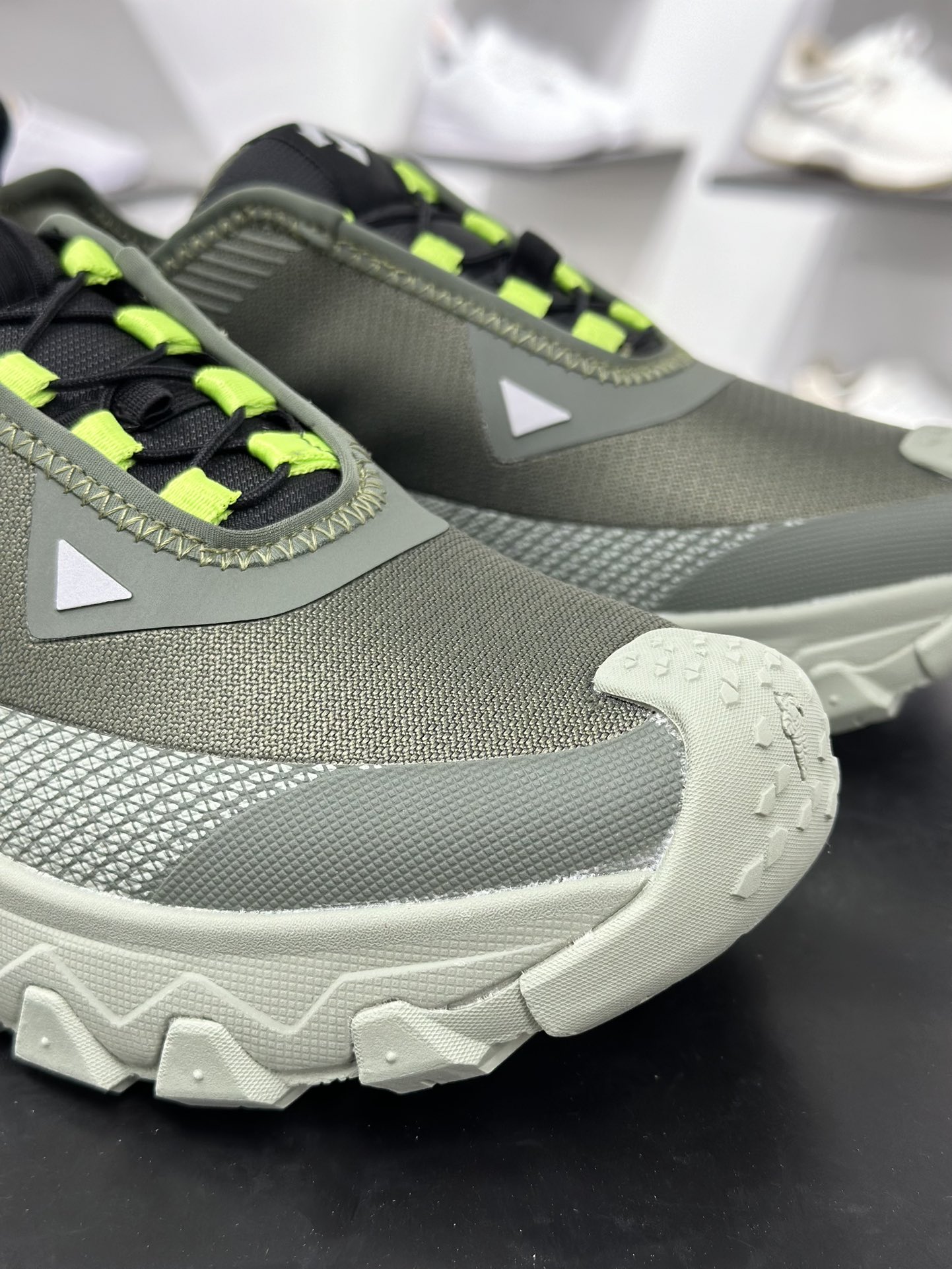 240 迪桑特DESCENTE SKI STYLE系列 SNOW RIDE 潮流运动 防滑耐磨低帮 登山鞋 D5131SSN51