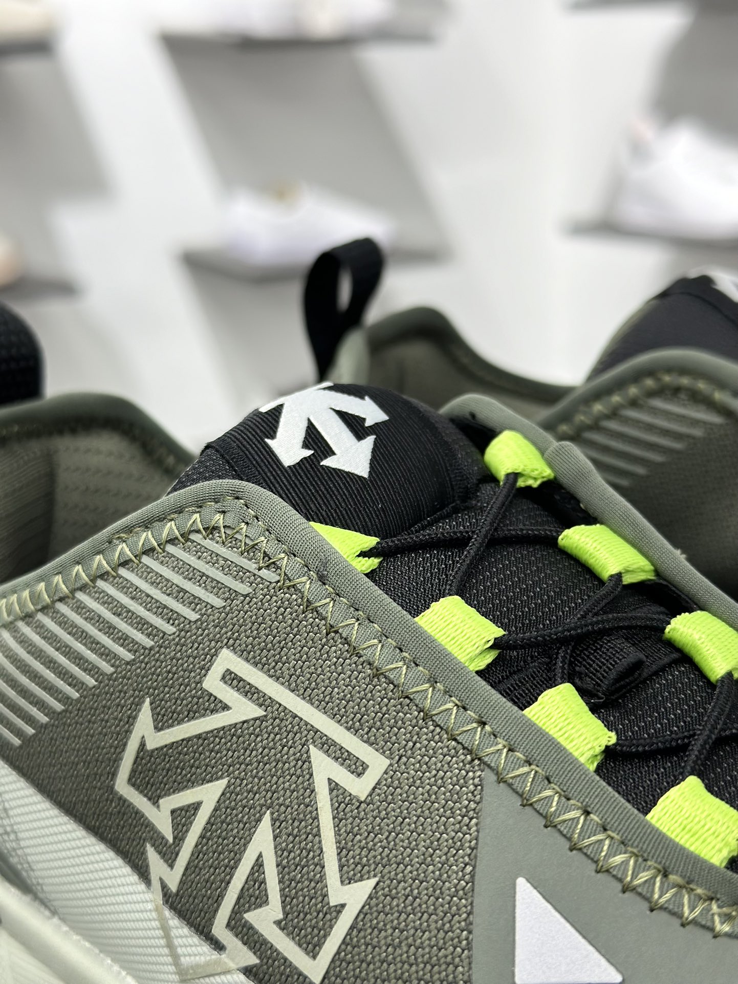 240 迪桑特DESCENTE SKI STYLE系列 SNOW RIDE 潮流运动 防滑耐磨低帮 登山鞋 D5131SSN51