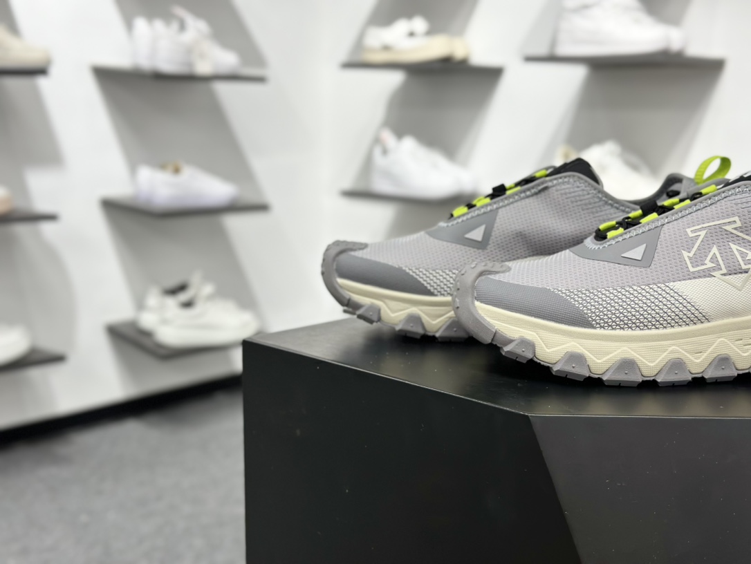 240 迪桑特DESCENTE SKI STYLE系列 SNOW RIDE 潮流运动 防滑耐磨低帮 登山鞋 D5131SSN51-GY