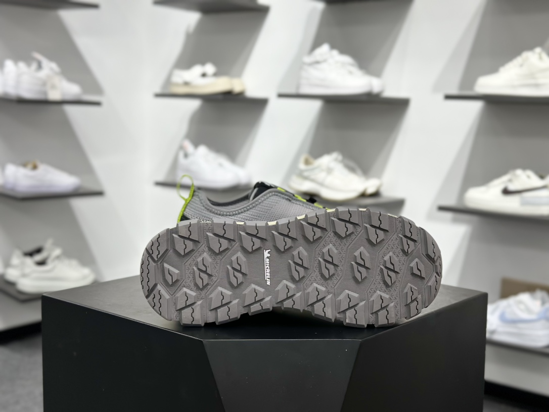 240 迪桑特DESCENTE SKI STYLE系列 SNOW RIDE 潮流运动 防滑耐磨低帮 登山鞋 D5131SSN51-GY